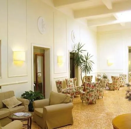 Touring Wellness & Beauty 4* פיוג'י