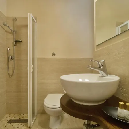 Touring Wellness & Beauty מלון 4*