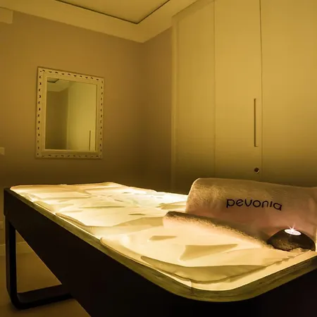 Touring Wellness & Beauty מלון
