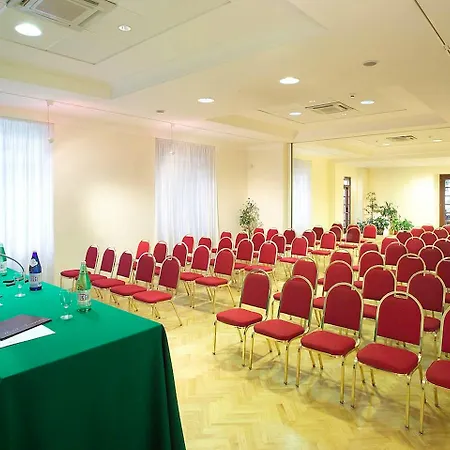 Touring Wellness & Beauty מלון